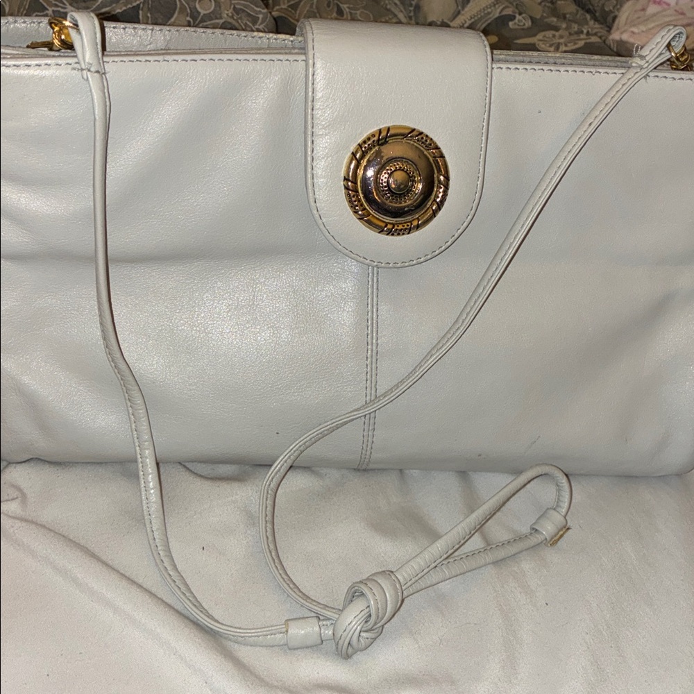 Amanda Smith White Leather Shoulder Bag‎ with Gold Medallion